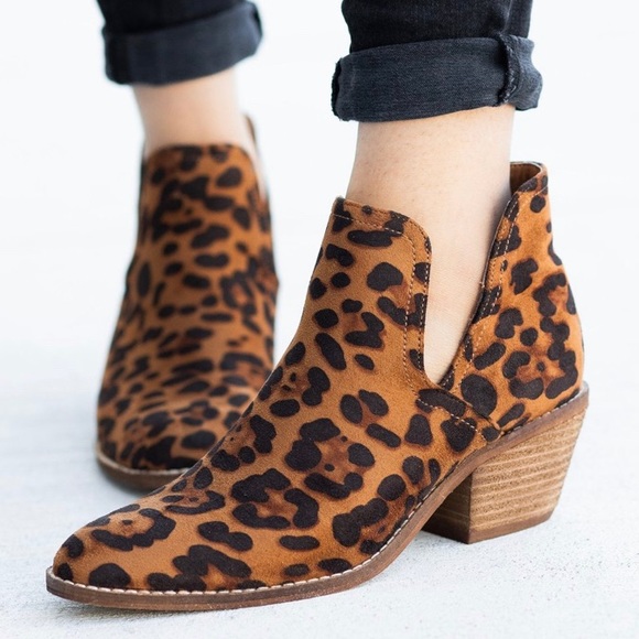 BRAND NEW WITH BOX Women Western Short Ankle Pointed Toe Booties Boot LEOPARD - Picture 5 of 5